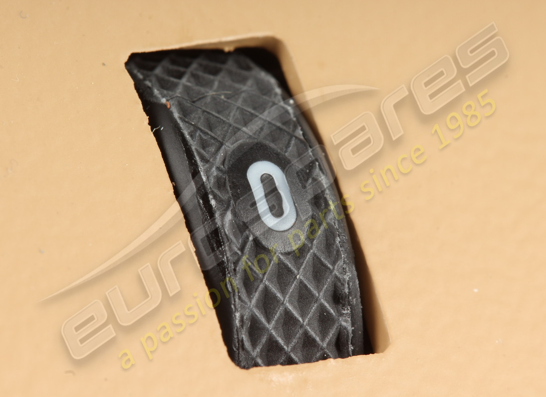 NOUVEAU (AUTRE) MASERATI PANNEAU DE BOUTONS DE COMMANDE DROIT, BEIGE. NUMÉRO DE PIÈCE 981321830 (6) nouveau (autre) maserati panneau de boutons de commande droit, beige. numéro de pièce 981321830 (6)