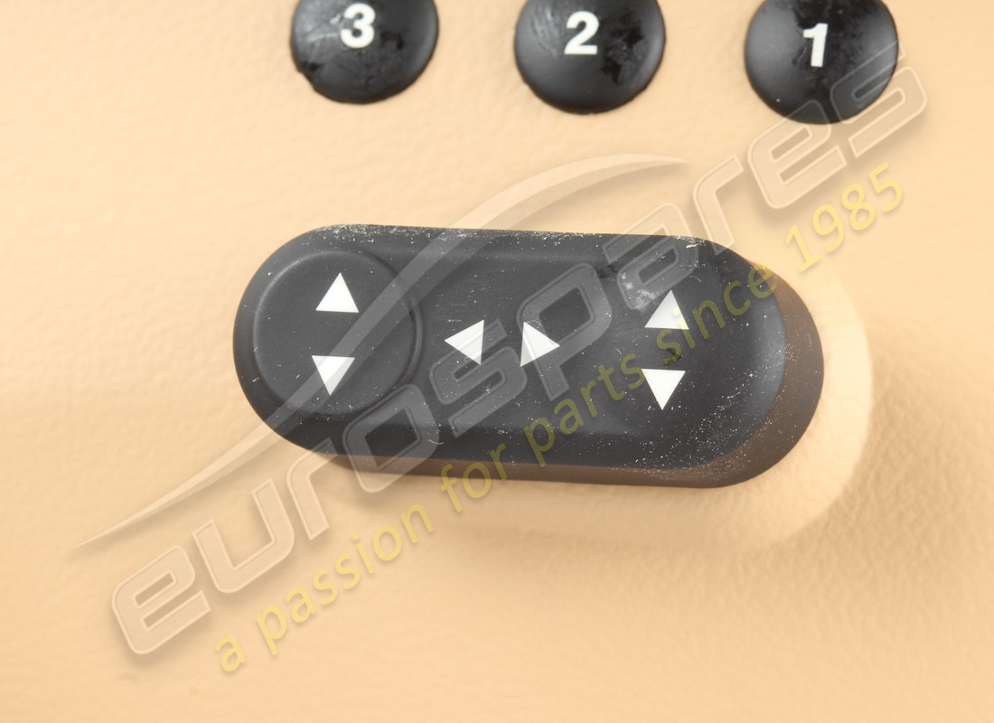 NOUVEAU (AUTRE) MASERATI PANNEAU DE BOUTONS DE COMMANDE DROIT, BEIGE. NUMÉRO DE PIÈCE 981321830 (5) nouveau (autre) maserati panneau de boutons de commande droit, beige. numéro de pièce 981321830 (5)