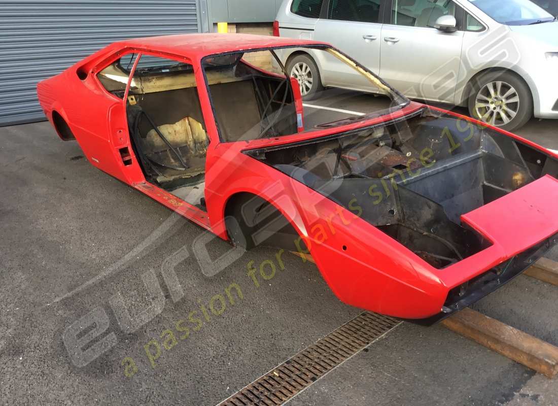 utilisé eurospares ferrari 308 gt4 dino (1979) carrosserie et ​​châssis rhd. numéro de pièce eap1390100 (5)