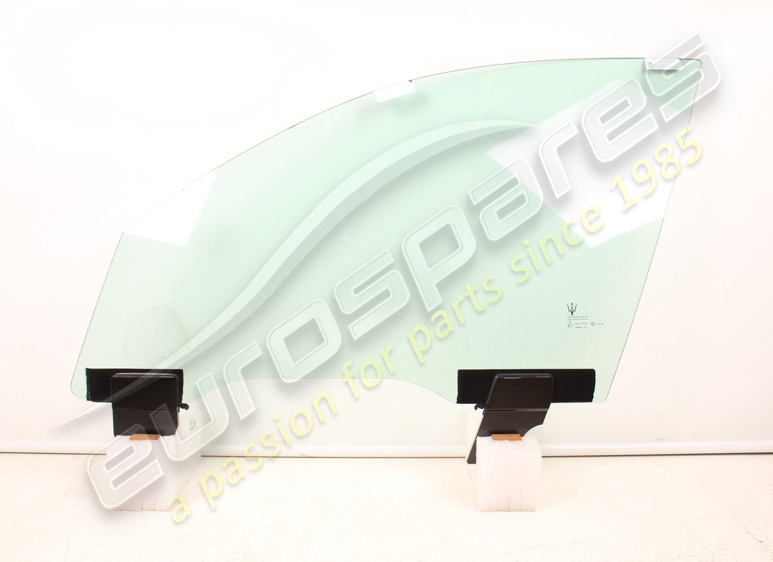 nouvelle vitre de porte avant gauche maserati. numéro de pièce 670032192 (1)