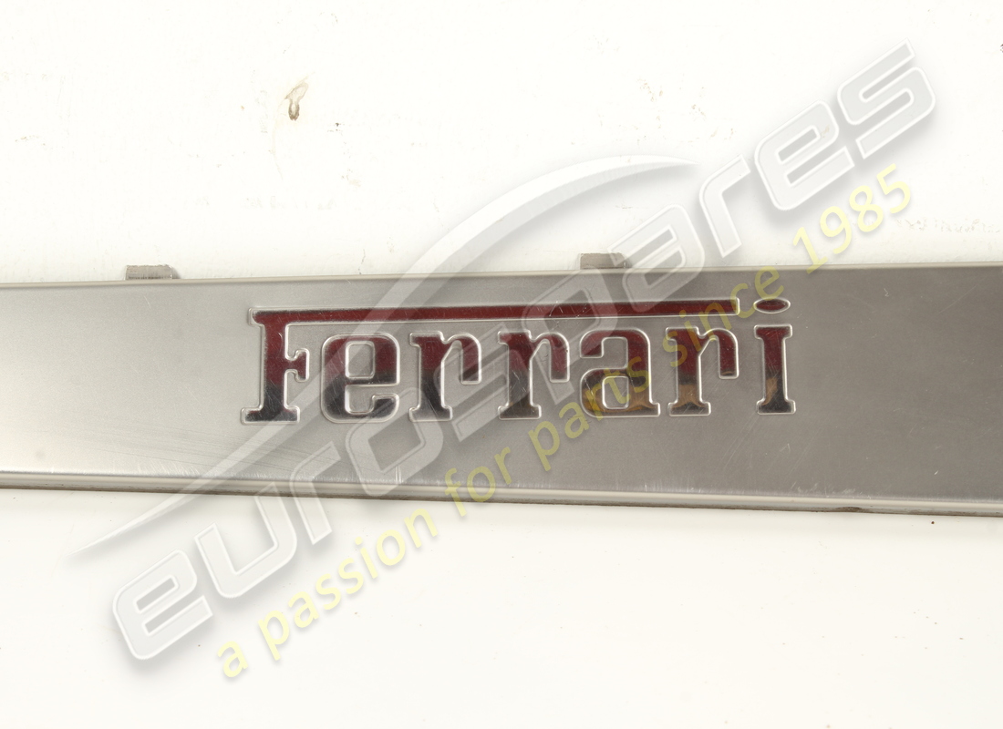 insert de plaque de pied gauche ferrari utilisé. numéro de pièce 65221700 (2)