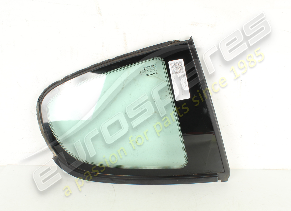 Vitre arrière droite d'occasion Maserati. Numéro de pièce 387700402 (1)