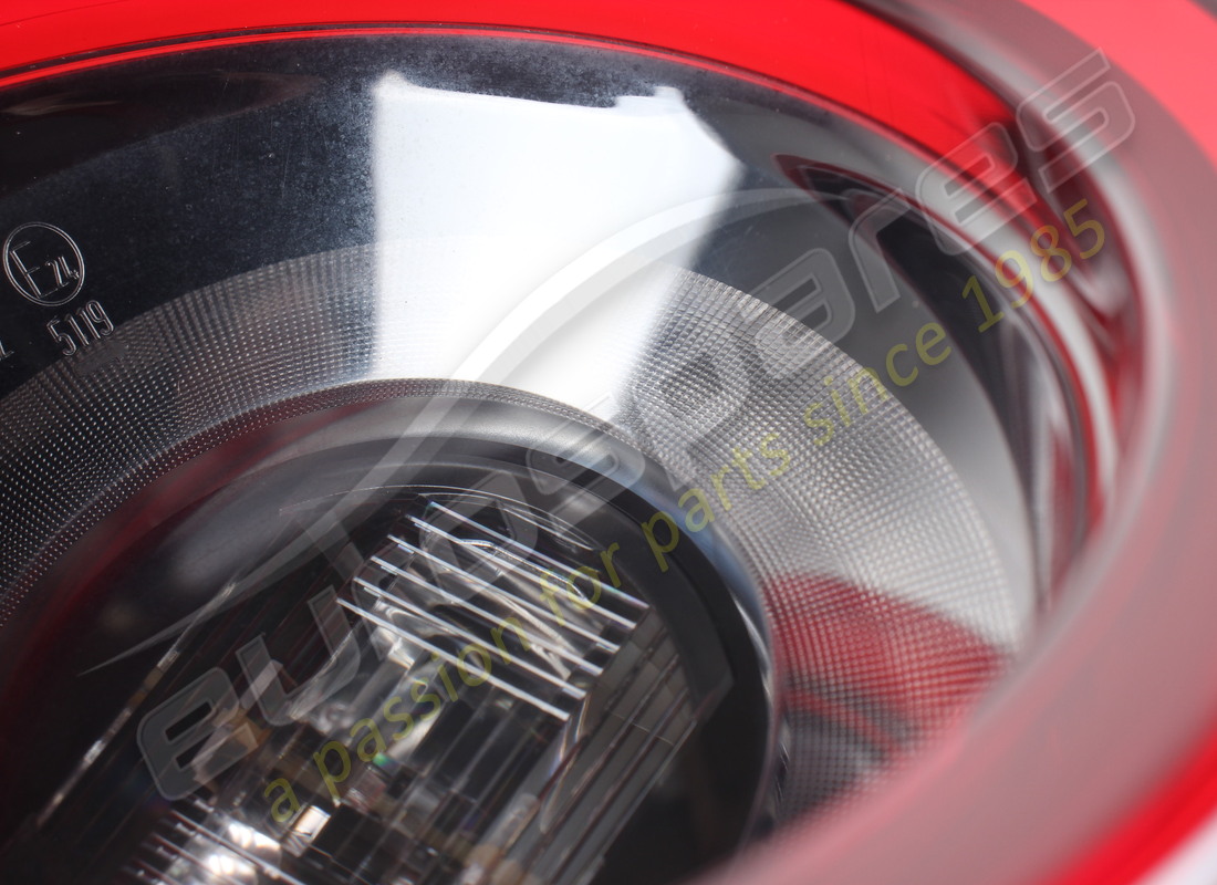 FEU ARRIÈRE INTÉRIEUR DROIT D'OCCASION FERRARI. NUMÉRO DE PIÈCE 322257 (5) feu arrière intérieur droit d'occasion ferrari. numéro de pièce 322257 (5)