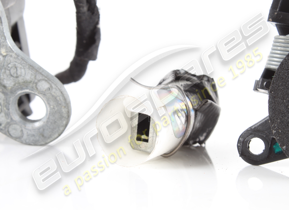 ensemble de serrures ferrari utilisé complété avec ste. numéro de pièce 254409 (4)