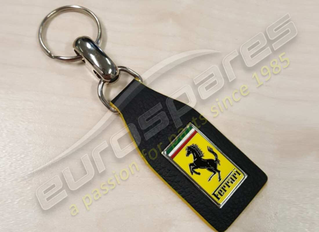 porte-clés neuf ferrari, noir avec bord jaune. numéro de pièce 70006151 (1)