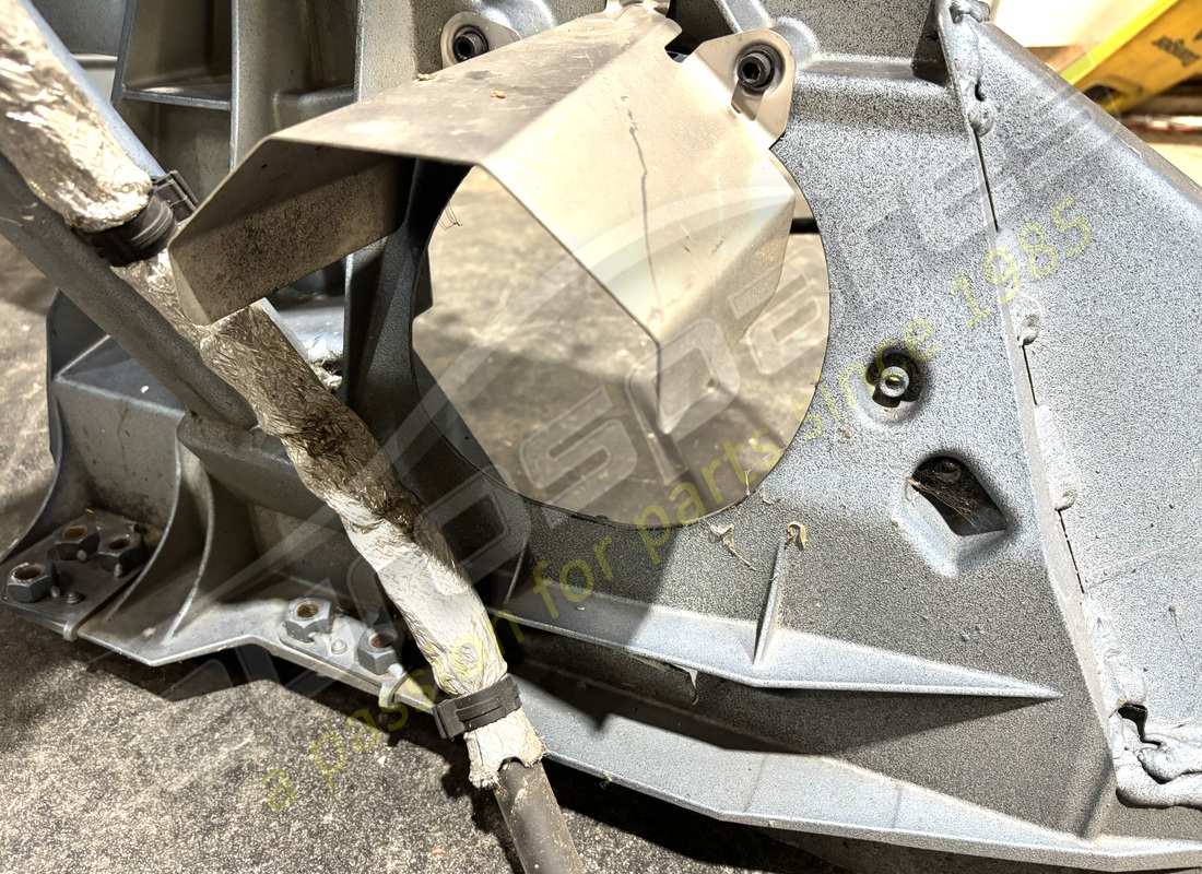 SOUS-CHÂSSIS ARRIÈRE FERRARI ENDOMMAGÉ. NUMÉRO DE PIÈCE 985280290 (11) sous-châssis arrière ferrari endommagé. numéro de pièce 985280290 (11)