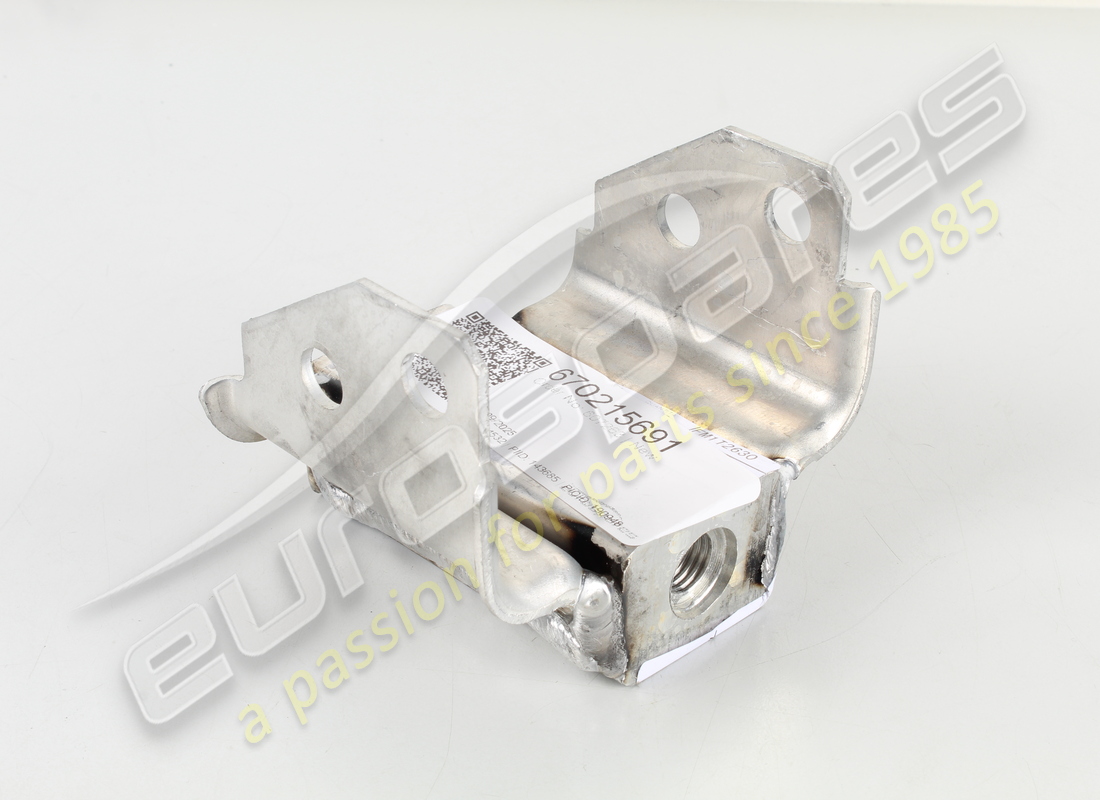 nouvelle traverse maserati. numéro de pièce 670215691 (1)