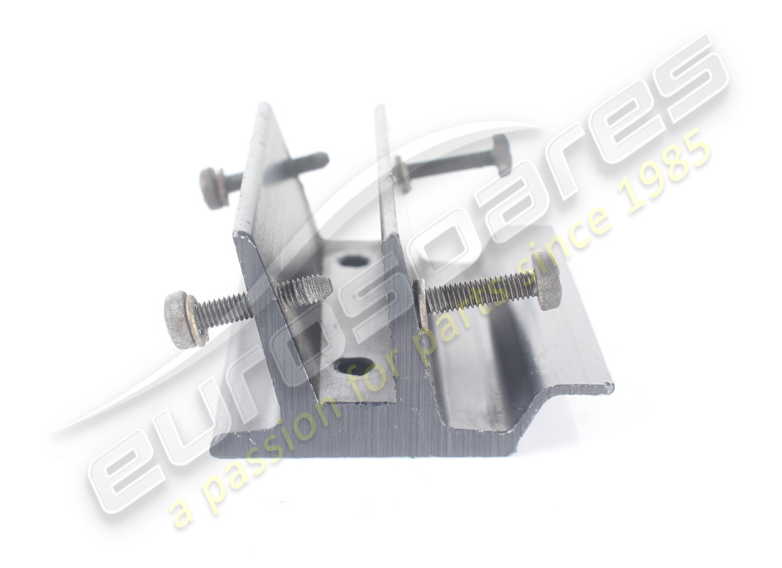 utilisé le soutien maserati. numéro de pièce 393250303 (3)