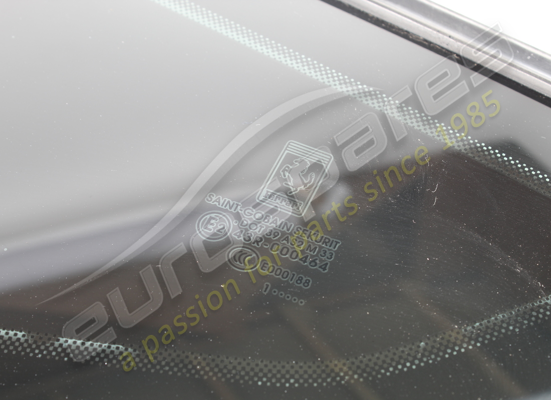 utilisé ferrari fenêtre arrière gauche. numéro de pièce 81908700 (2)