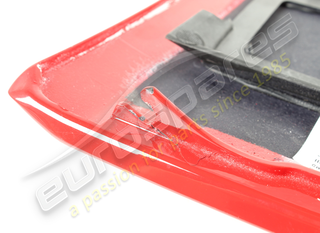 couvercle de spoiler supérieur complet endommagé ferrari. numéro de pièce 985821722 (8)