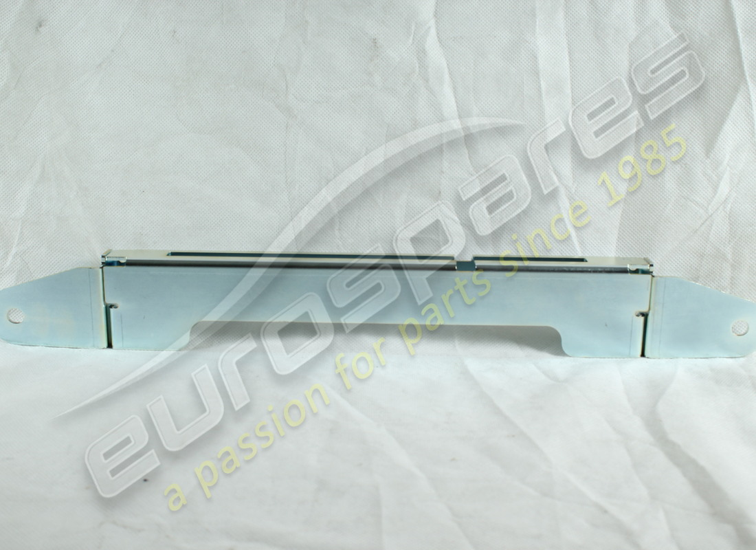 nouveau support maserati. numéro de pièce 224010 (3)