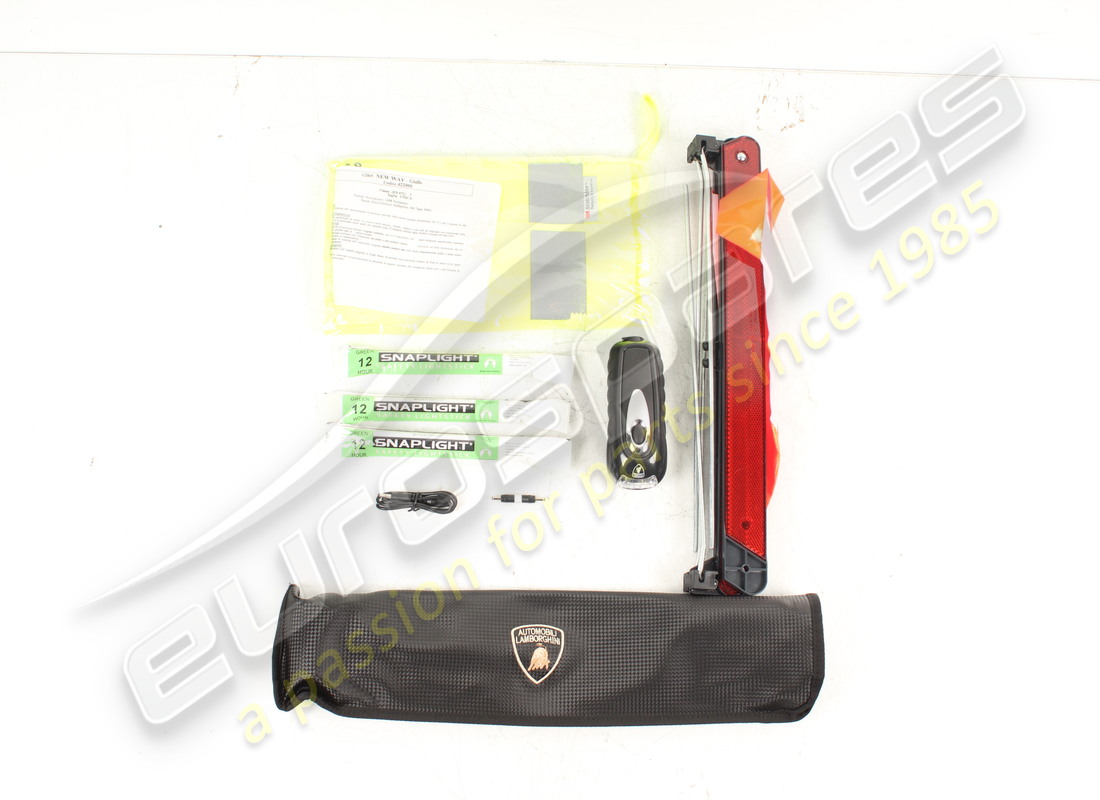 trousse de premiers secours lamborghini utilisée (incomplet comme indiqué sur les photos). numéro de pièce or1400561 (3)