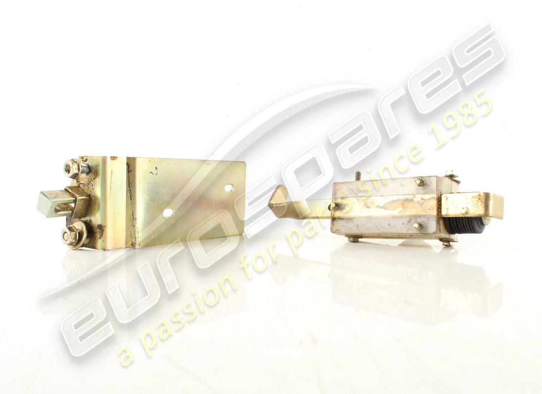 bouchon de réversion de réservoir d'usage ferrari avec moteur. référence eap1726477 (4)