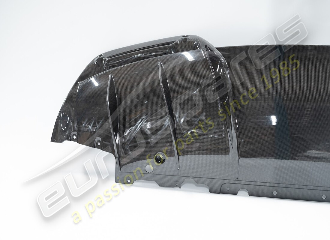 nouveau diffuseur arrière ferrari en carbone. numéro de pièce 887765 (5)