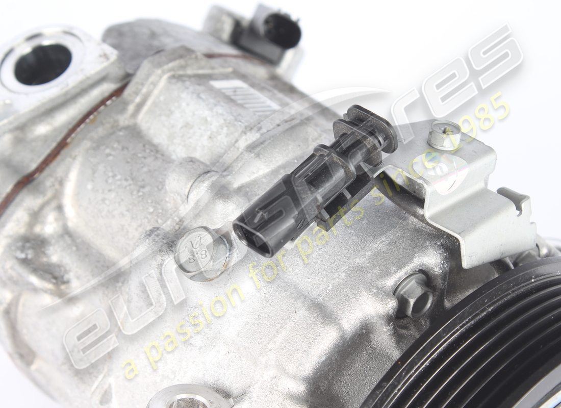 compresseur de climatisation maserati utilisé. numéro de pièce 675001009 (2)