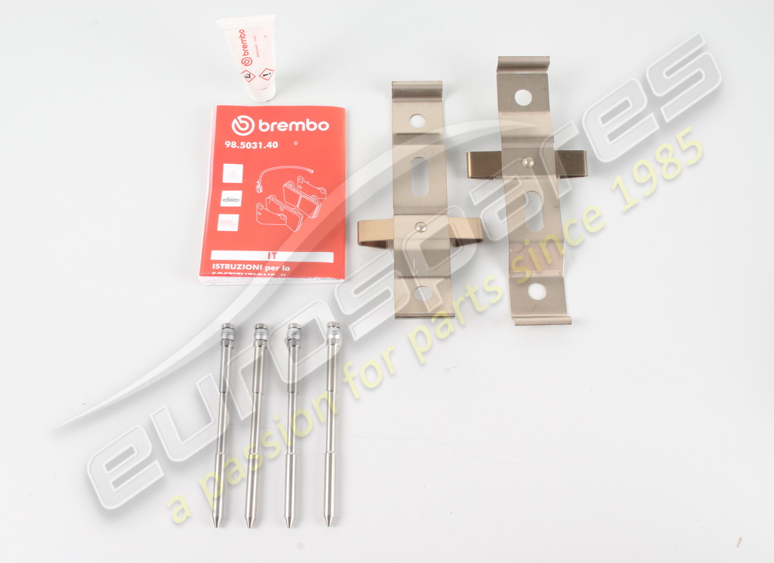 nouveaux maserati plaquettes avant. numéro de pièce 673012383 (2)
