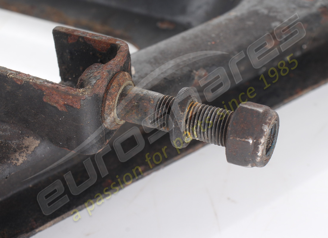 UTILISÉ FERRARI LEVIER INFÉRIEUR DE SUSPENSION ARRIÈRE GAUCHE. NUMÉRO DE PIÈCE 117806 (5) utilisé ferrari levier inférieur de suspension arrière gauche. numéro de pièce 117806 (5)