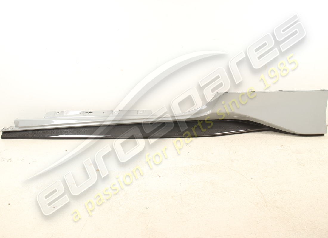 NOUVEAU (AUTRE) Ferrari GARNITURE SOUS-PORTE GAUCHE COMPLÈTE. NUMÉRO DE PIÈCE 766055 (1)