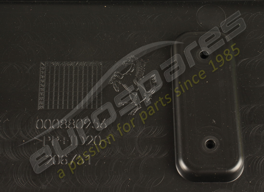 nouveau support de plaque d'immatriculation arrière ferrari. numéro de pièce 880956 (2)