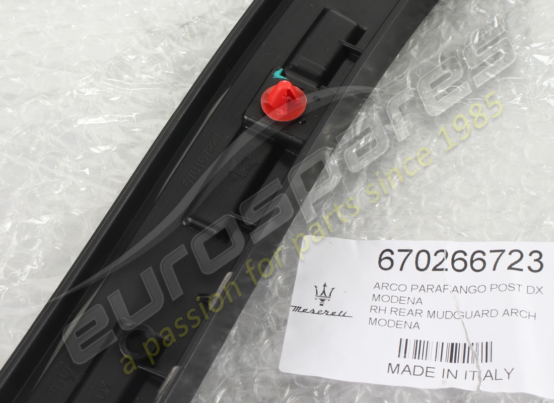 new maserati rh rear wheelhouse moulding. part number 670266723 (3)