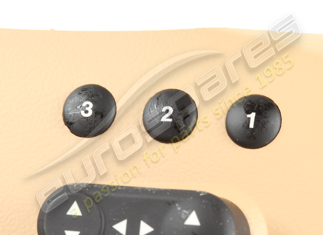 NOUVEAU (AUTRE) MASERATI PANNEAU DE BOUTONS DE COMMANDE DROIT, BEIGE. NUMÉRO DE PIÈCE 981321830 (4) nouveau (autre) maserati panneau de boutons de commande droit, beige. numéro de pièce 981321830 (4)