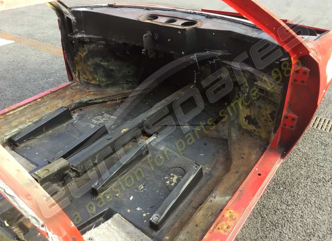 utilisé eurospares ferrari 308 gt4 dino (1979) carrosserie et ​​châssis rhd. numéro de pièce eap1390100 (6)