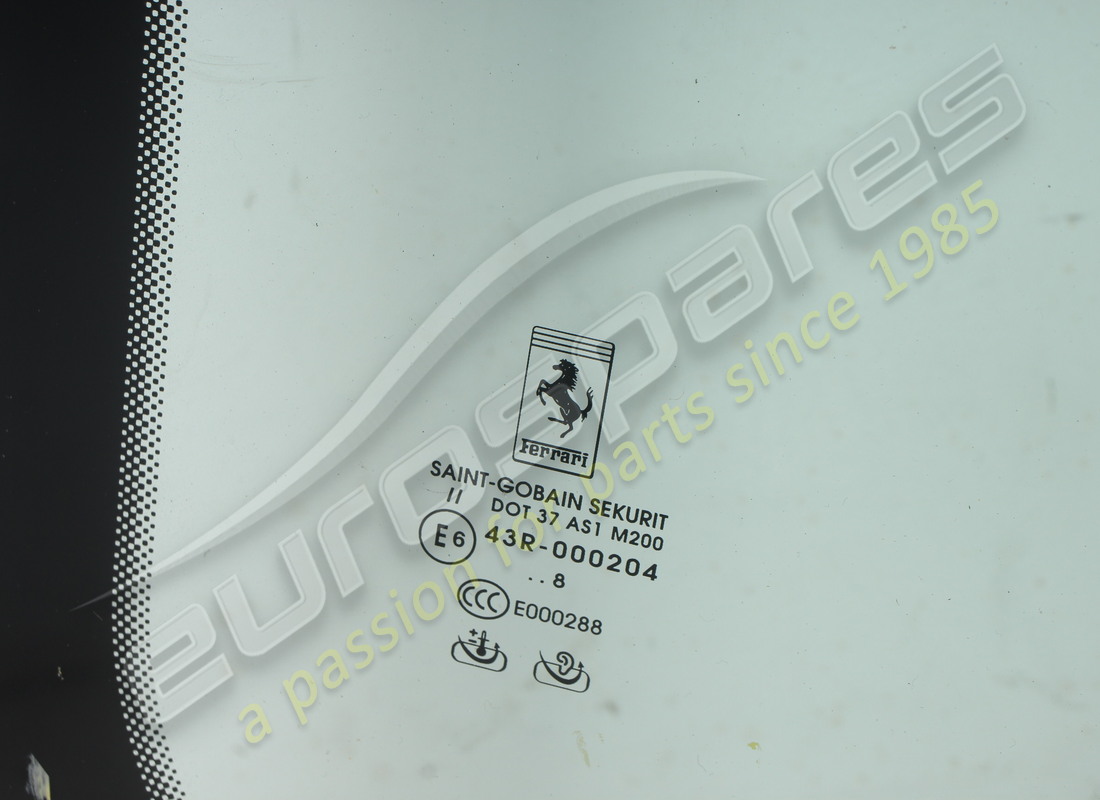 PARE-BRISE FERRARI UTILISÉ. NUMÉRO DE PIÈCE 87916600 (2) pare-brise ferrari utilisé. numéro de pièce 87916600 (2)
