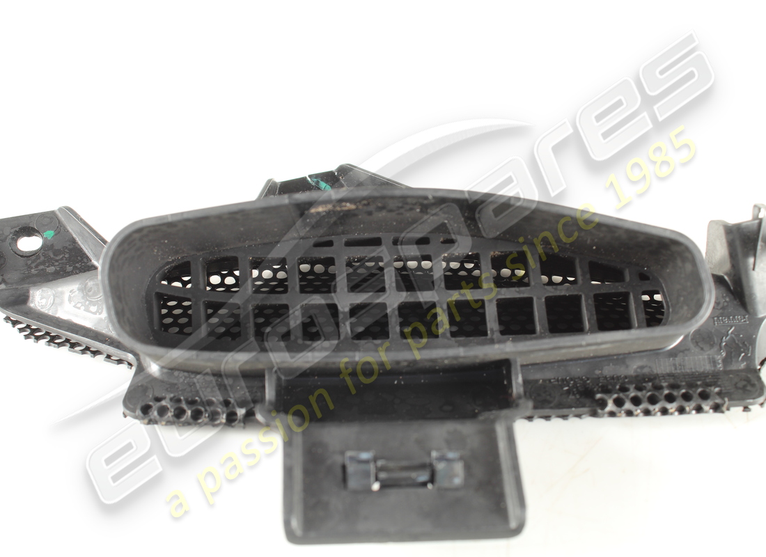 UTILISÉ FERRARI ÉVENT DE DIFFUSEUR CENTRAL COMPLET. NUMÉRO DE PIÈCE 898800 (3) utilisé ferrari évent de diffuseur central complet. numéro de pièce 898800 (3)