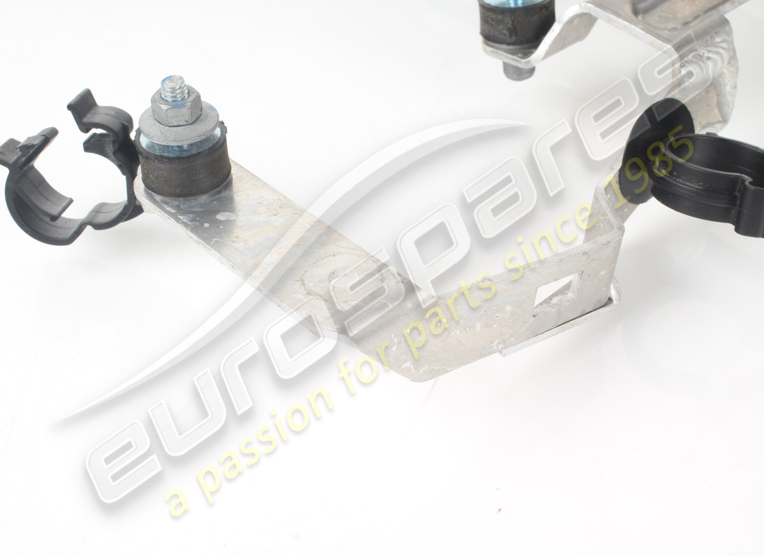 REFROIDISSEUR STAFFA SOSTEGNO UTILISÉ FERRARI. NUMÉRO DE PIÈCE 848233 (3) refroidisseur staffa sostegno utilisé ferrari. numéro de pièce 848233 (3)