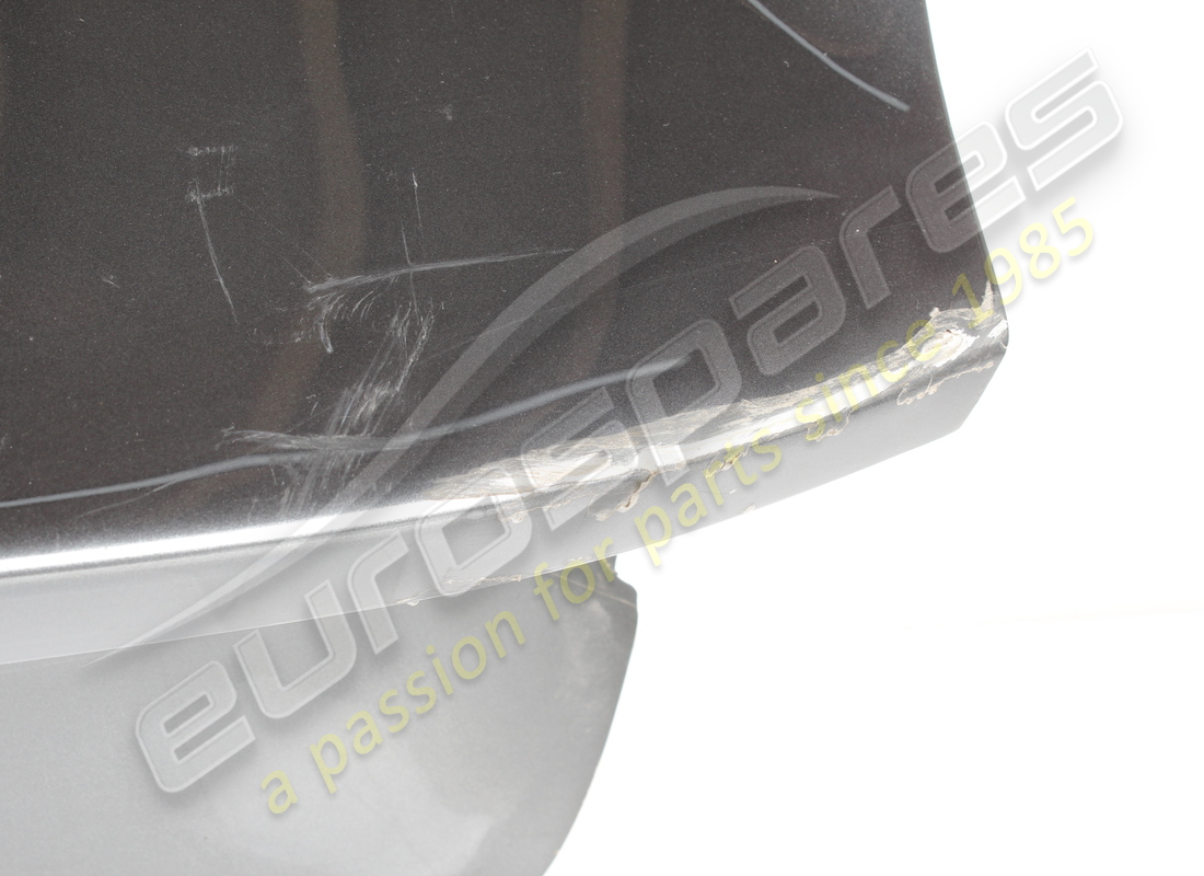 couvercle arrière ferrari endommagé. numéro de pièce 985876497 (2)