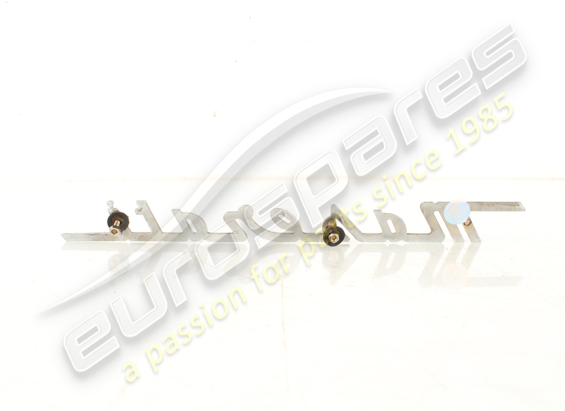 CODE DE LA SOCIÉTÉ MASERATI UTILISÉ SUR LA PORTE ARRIÈRE. NUMÉRO DE PIÈCE 386100132 (2) code de la société maserati utilisé sur la porte arrière. numéro de pièce 386100132 (2)