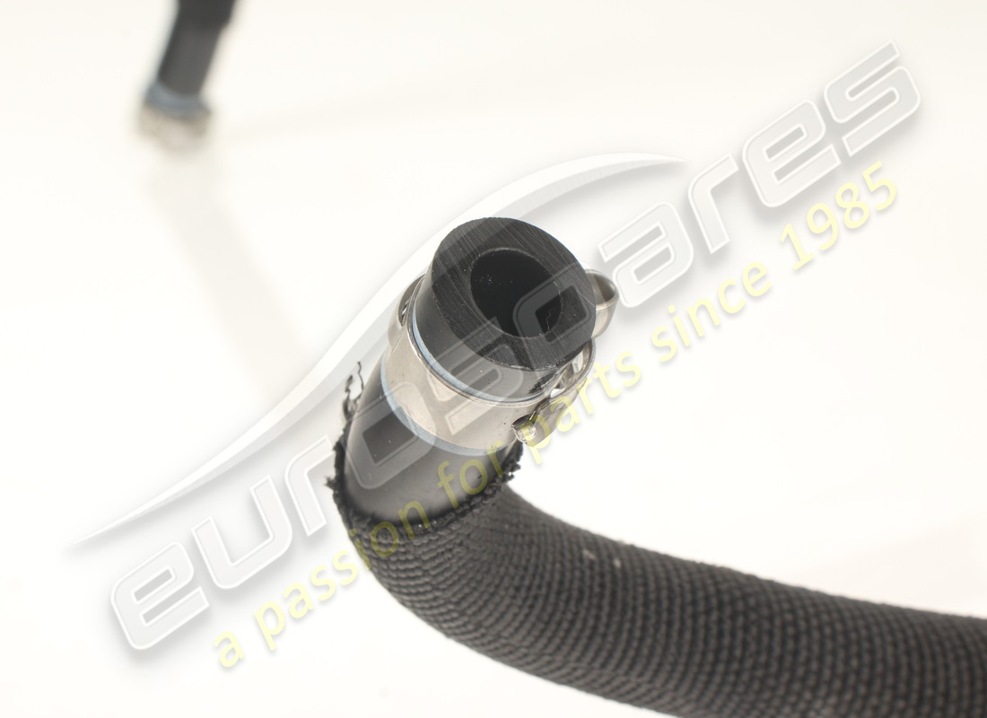 tuyau ferrari utilisé. numéro de pièce 905982 (2)