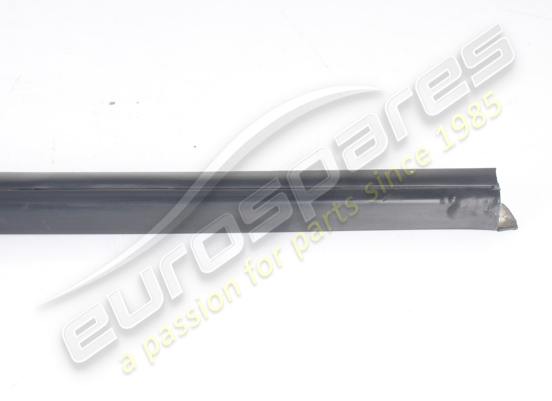 JOINT D'ÉTANCHÉITÉ DE VITRE AVANT DROITE D'OCCASION MASERATI. NUMÉRO DE PIÈCE 67820200 (6) joint d'étanchéité de vitre avant droite d'occasion maserati. numéro de pièce 67820200 (6)