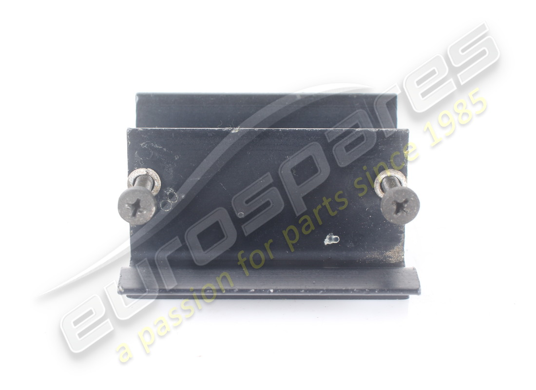 utilisé le soutien maserati. numéro de pièce 393250303 (2)