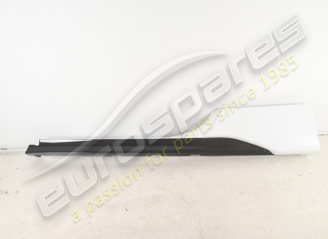 nouveau ferrari jupe latérale gauche en carbone. référence 985796474 (1)