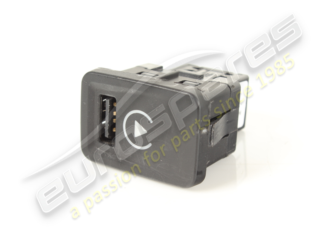 prise usb d'occasion ferrari. numéro de pièce 309772 (1)