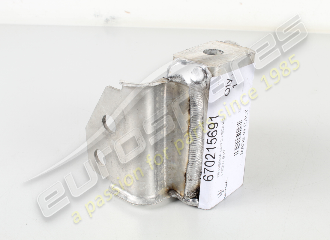 nouvelle traverse maserati. numéro de pièce 670215691 (3)