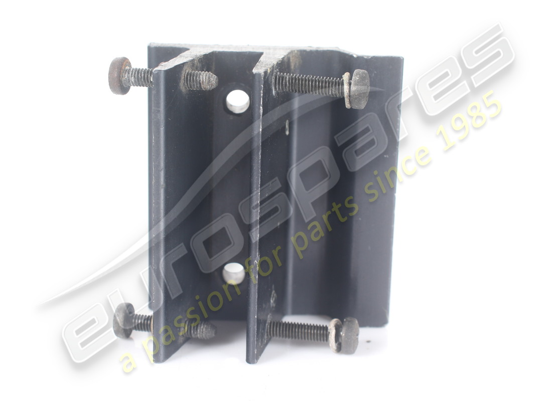 utilisé le soutien maserati. numéro de pièce 393250303 (6)