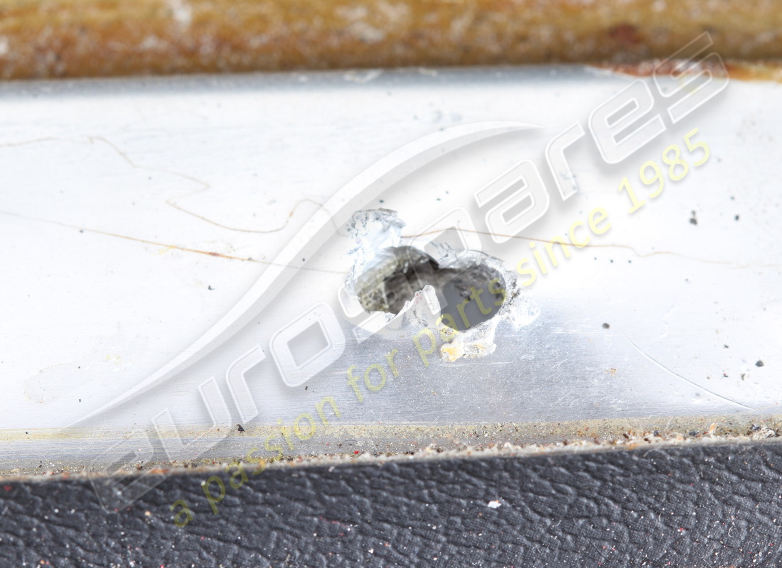 UTILISÉ FERRARI MOULAGE LH GTS. NUMÉRO DE PIÈCE 60356805 (6) utilisé ferrari moulage lh gts. numéro de pièce 60356805 (6)