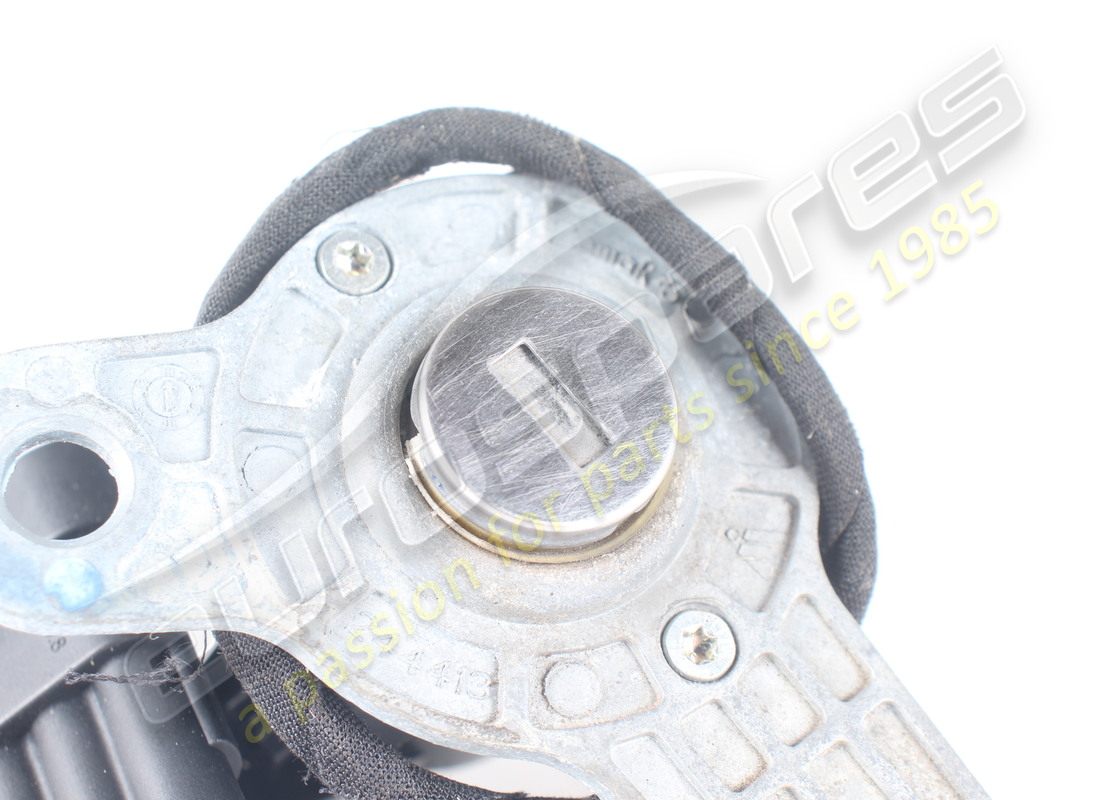 utilisé ferrari porte-verrou. numéro de pièce 89180800 (2)