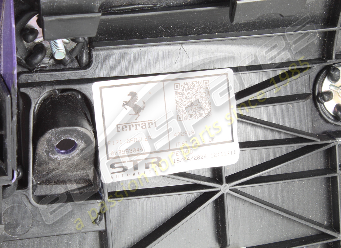 couvercle de spoiler inférieur complet d'occasion ferrari. numéro de pièce 985821727 (3)