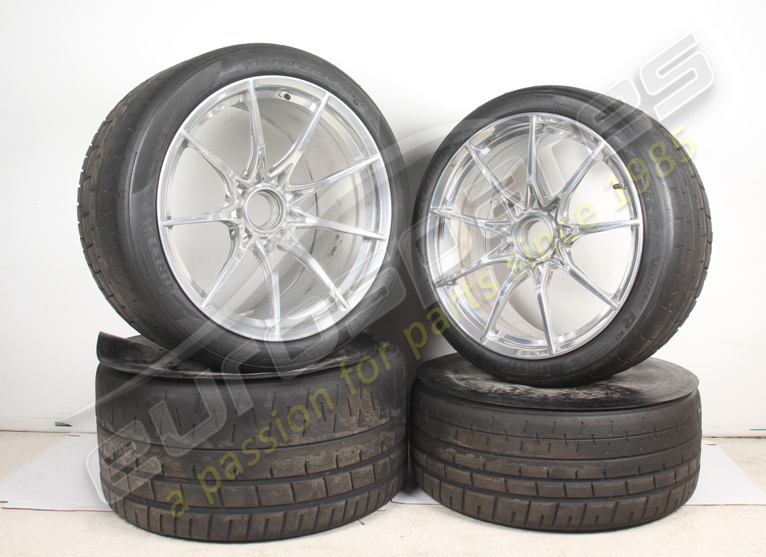 ENSEMBLE DE ROUES MCLAREN D'OCCASION. NUMÉRO DE PIÈCE EAP1558709 (1)