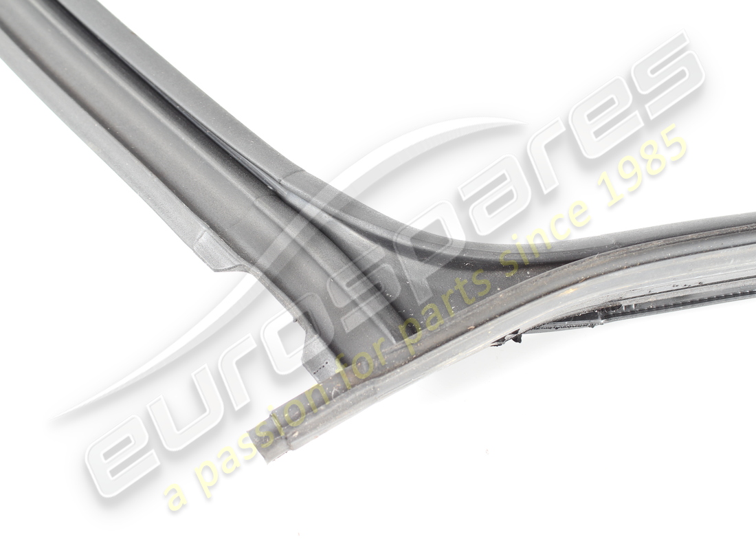 joint de porte arrière droite d'occasion maserati. numéro de pièce 670030424 (2)