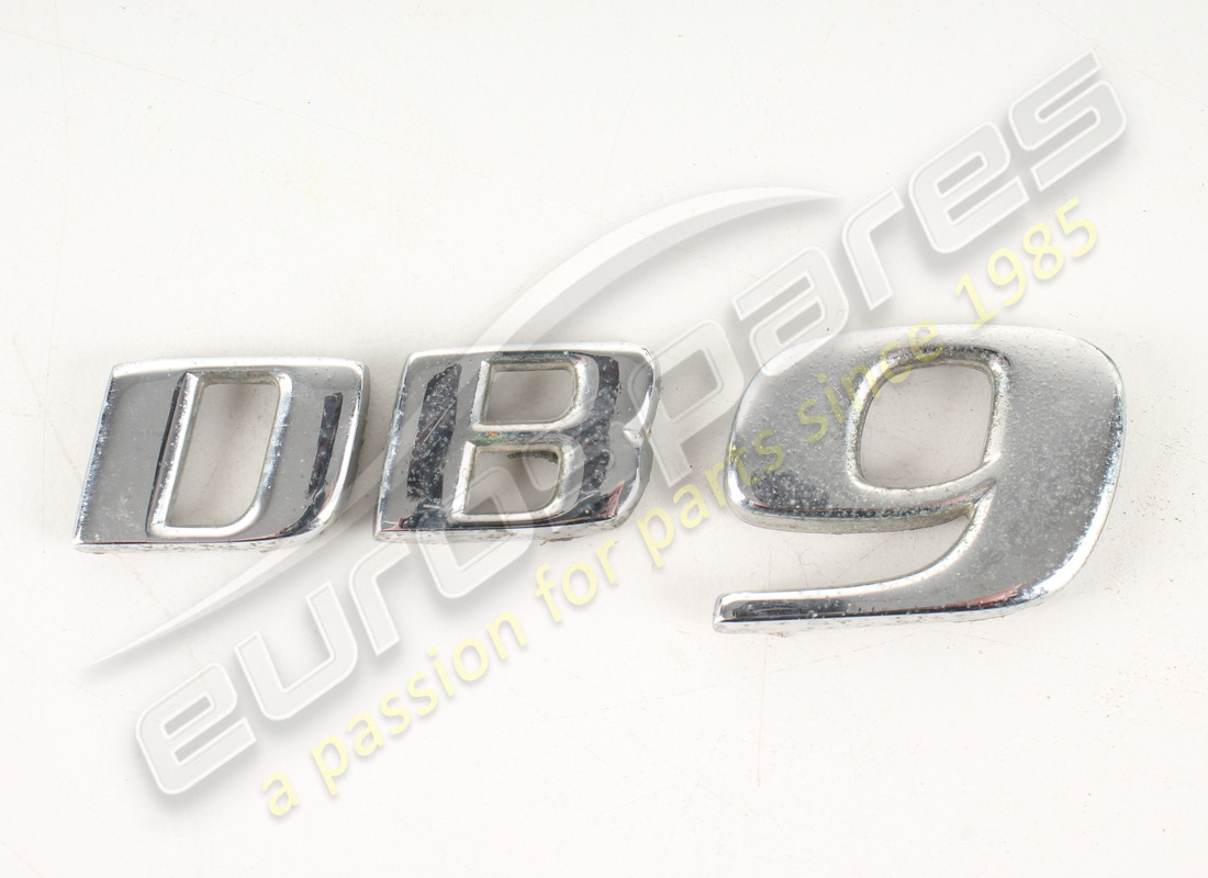 Badge d'occasion Aston Martin, DB9. Numéro de pièce 4G43001B40AB (1)