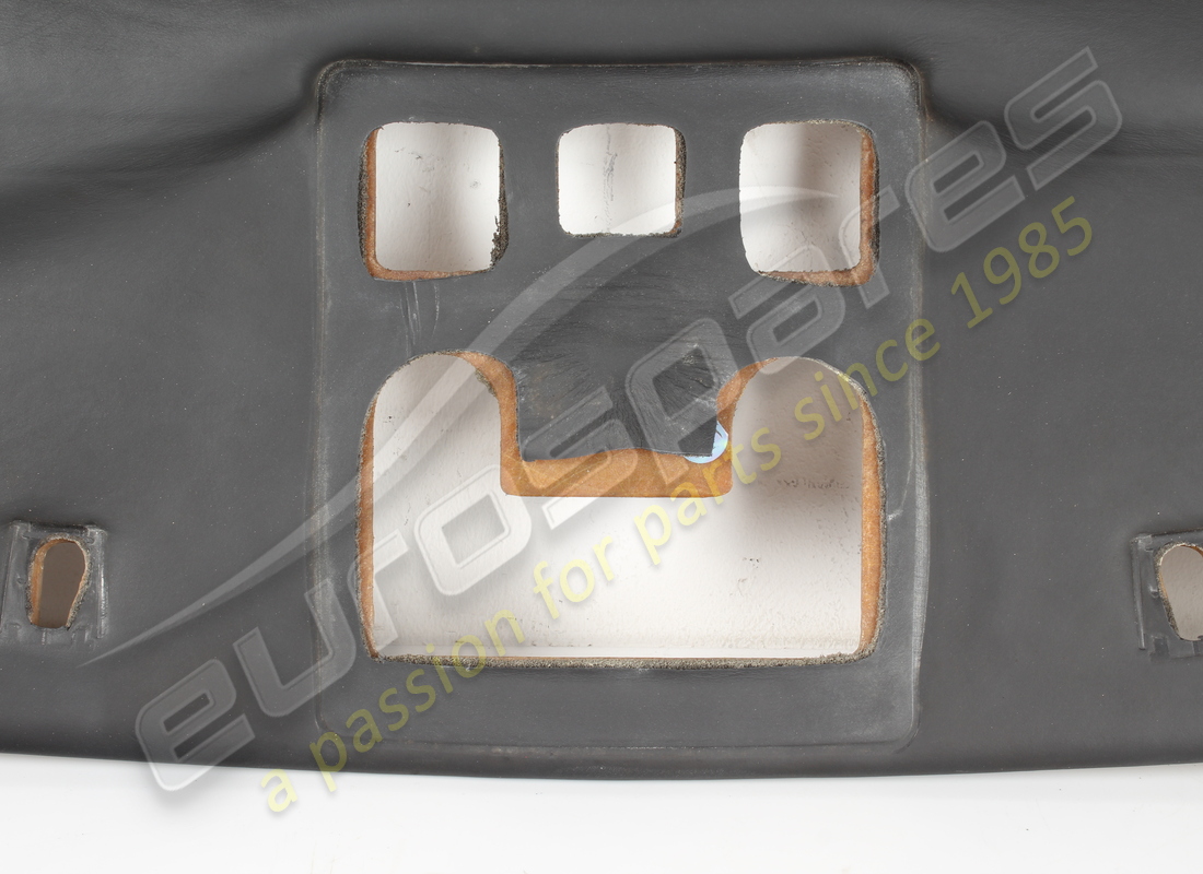 garniture de toit noire vm8500 endommagée. numéro de pièce 64596700 (3)