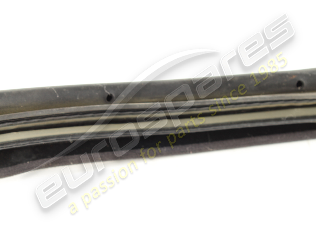 JOINT EN CAOUTCHOUC DE PORTIÈRE GAUCHE D'OCCASION MASERATI. NUMÉRO DE PIÈCE 384500159 (3) joint en caoutchouc de portière gauche d'occasion maserati. numéro de pièce 384500159 (3)