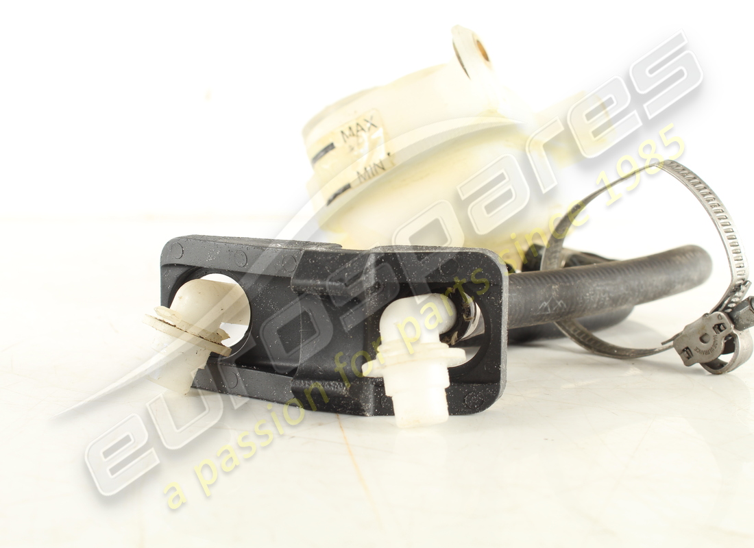 RÉSERVOIR DE LIQUIDE DE FREIN FERRARI UTILISÉ. NUMÉRO DE PIÈCE 259047 (4) réservoir de liquide de frein ferrari utilisé. numéro de pièce 259047 (4)
