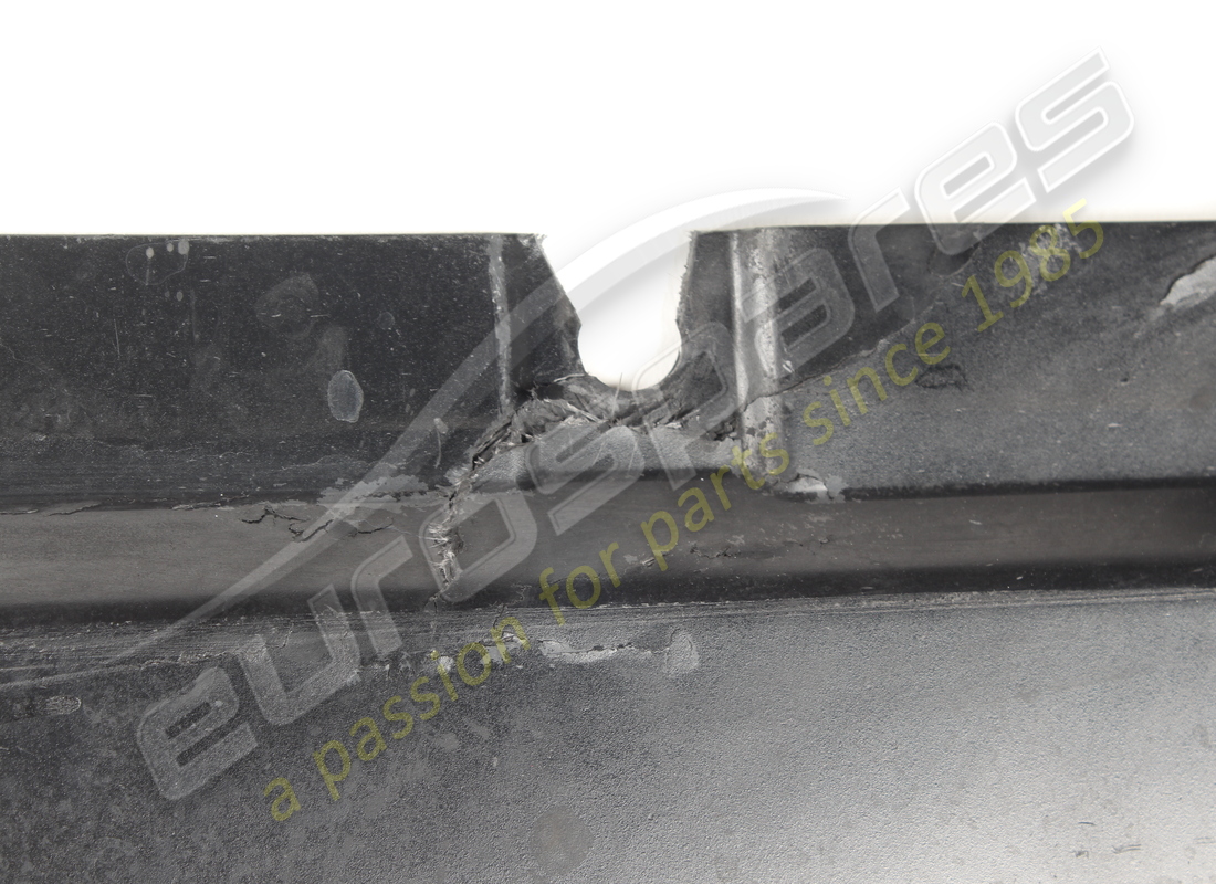 section de plateau de sous-plateau central gauche endommagée ferrari. numéro de pièce 82602100 (3)