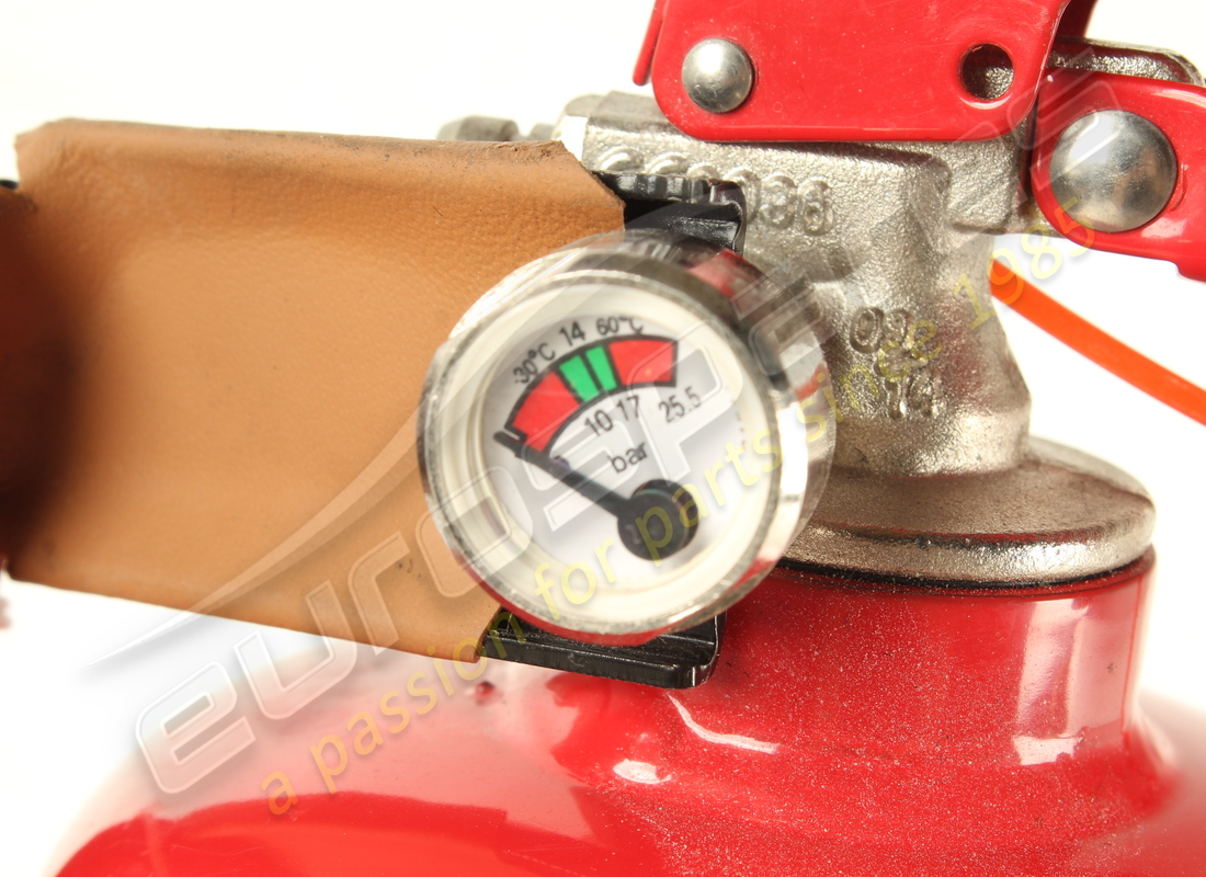 extincteur d'occasion eurospares avec support et enveloppe en cuir. référence eap1566237 (3)