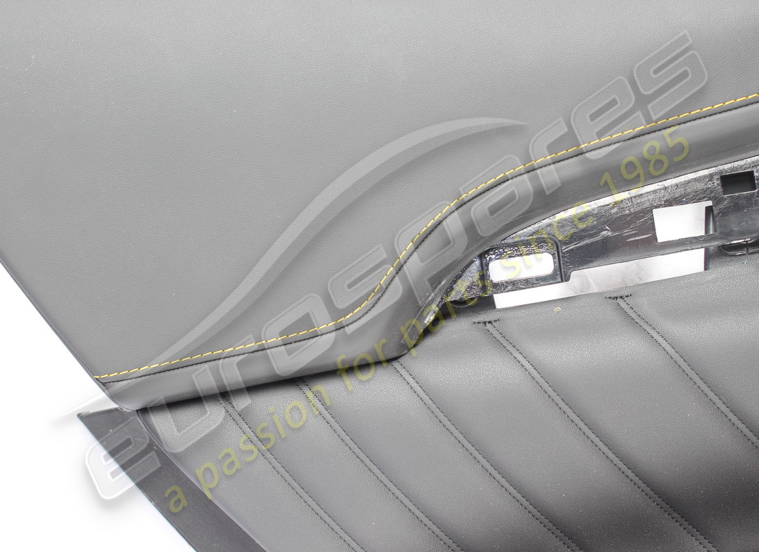 ensemble de panneau de porte arrière gauche d'occasion maserati. numéro de pièce 670225954 (2)